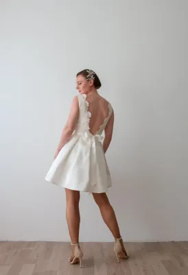 Robe de Mariée Courte en Dentelle avec Dos Nu en V T38. Mariage civil, tenue cérémonie laïque