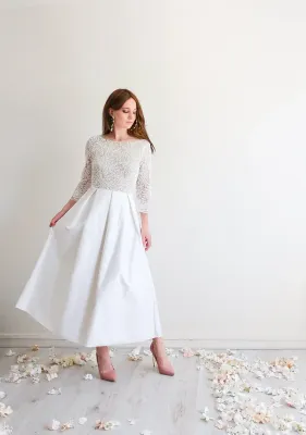 Robe de Mariée Mi-Longue dentelle et Jupe Évasée - SALLY Robe de mariée mi-longue en dentelle modèle Sally