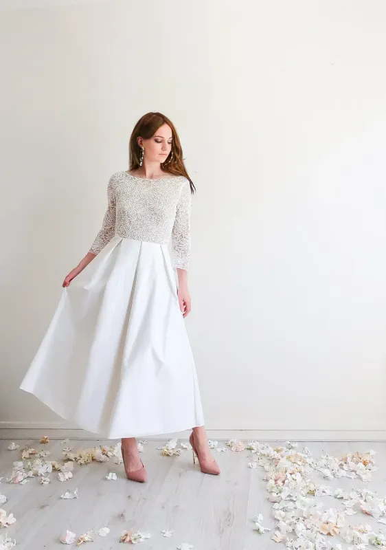 Robe de Mariée Mi-Longue dentelle et Jupe Évasée - SALLY Robe de mariée mi-longue en dentelle modèle Sally