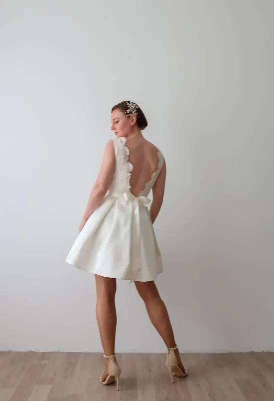 Robe de Mariée Courte en Dentelle avec Dos Nu en V T38. Mariage civil, tenue cérémonie laïque Robe de Mariée Courte en Dentelle avec Dos Nu en V T38. Mariage civil, tenue cérémonie laïque
