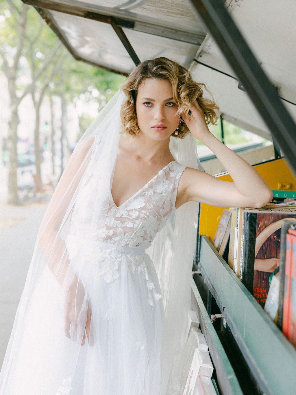 Voile de Mariée Cathédrale en Dentelle Fait Main – Élégance et Raffinement pour Votre Mariage