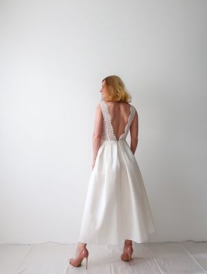 Robe de mariée dos nu en dentelle ivoire – Robe bohème chic sur mesure pour mariage civil, champêtre ou cérémonie estivale Robe de mariée dos nu en dentelle ivoire – Robe bohème chic sur mesure pour mariage civil, champêtre ou cérémonie estivale