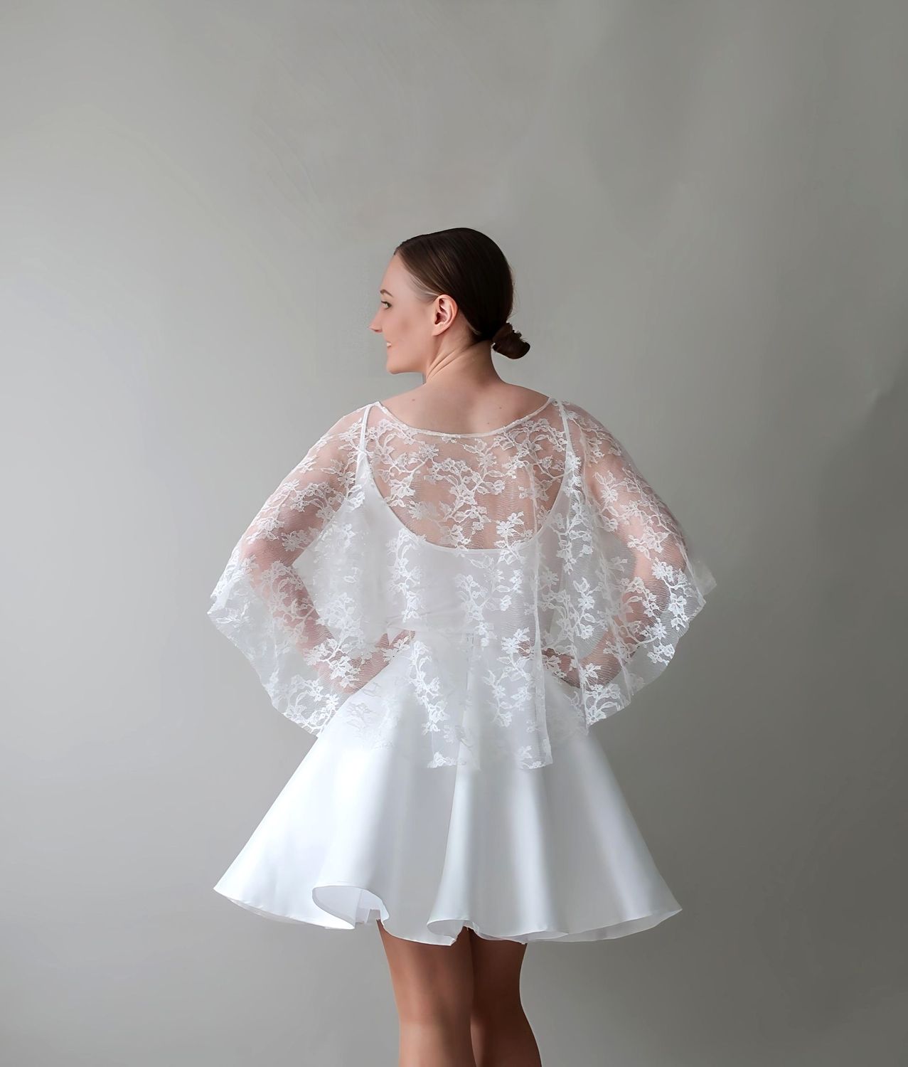 Cape Dentelle de Chantilly