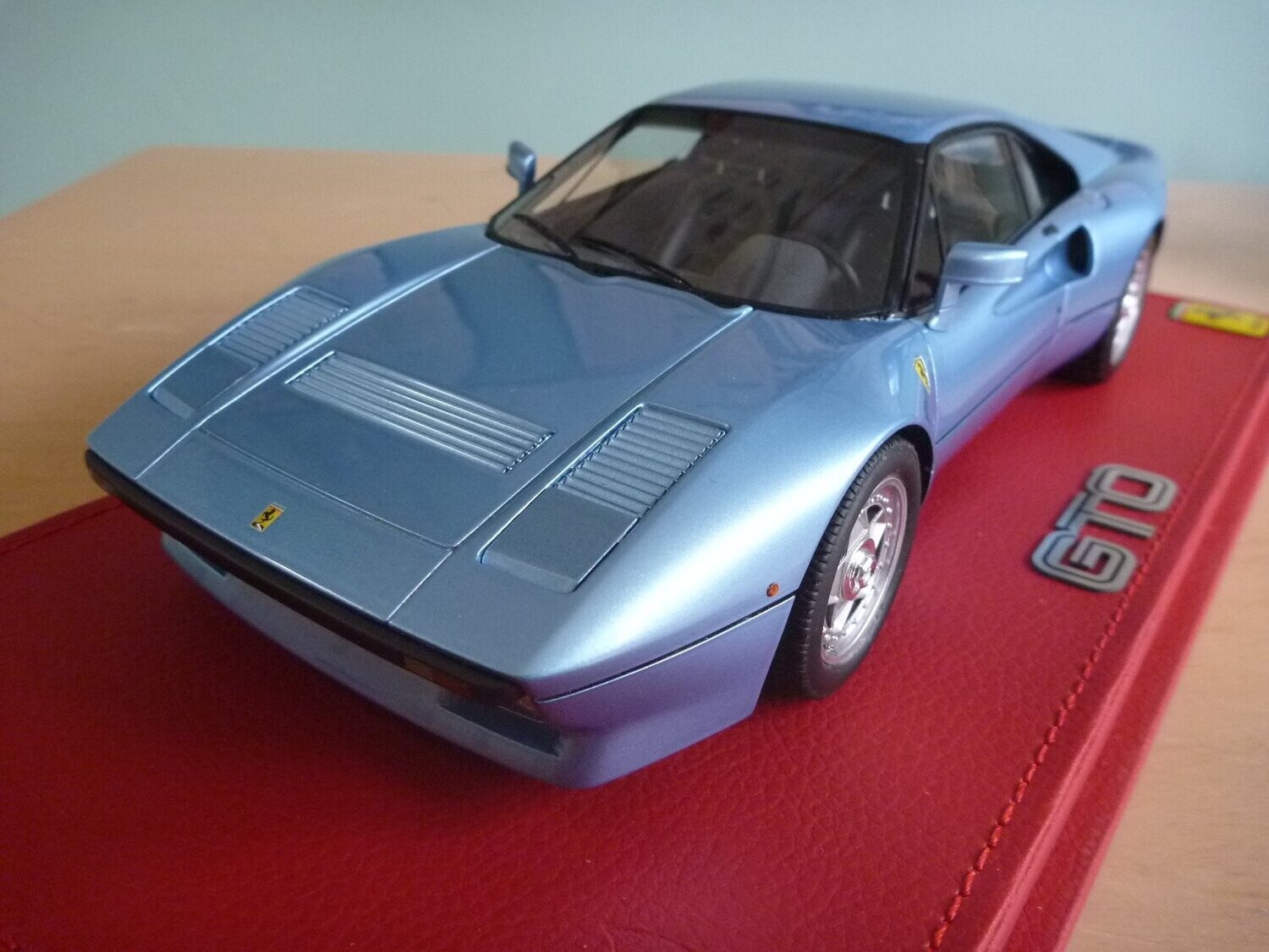 BBRモデル FERRARI 288 GTO BBR 1:43 Ferrari 288 GTO - Red Corsa 322 • DiecastSociety.com