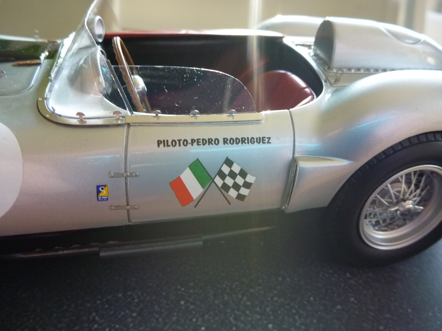 BBR (BBRC1816) 1:18 Ferrari 250 TR 58 - PEDRO RODRIGUEZ