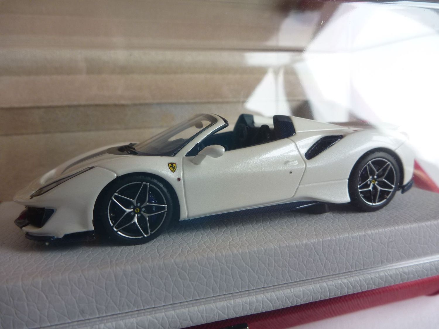 Beautiful BBR 1/43 Ferrari 488 Pista Spider in RARE special presentation box