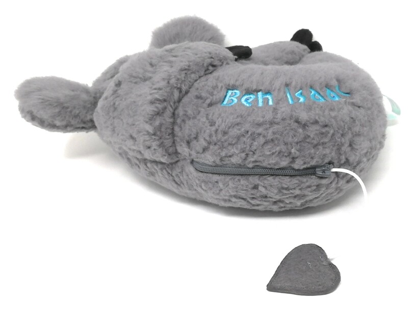 Personalisierte Spieluhr zum Aufhängen Koala: mit Namen und Wunschmelodie, aus Öko Teddy Plüsch, mit austauschbarer Spieluhr. Taufgeschenk