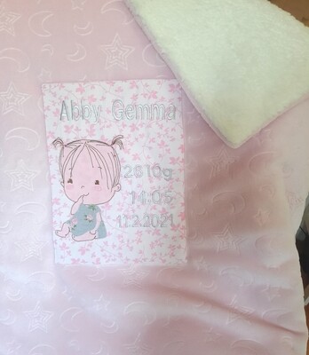 Babydecke personalisierbar: auf Wunsch bestickt mit Namen in deinem Wunschdesign. Kuscheldecke, Spieldecke, Kinderwagendecke
