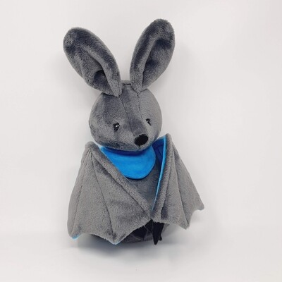 Personalisiertes Kuscheltier für Spieluhr Fledermaus dunkelgrau-blau Gr. 30 cm, Plüschtier Fledermaus mit Namen und Wunschmelodie, süßes Geschenk für Geburt, Taufe, Geburtstag