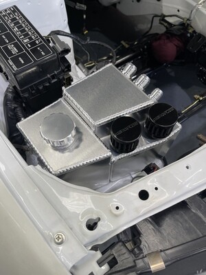 Dahtone Racing R32 GTR catch can/radiator overflow