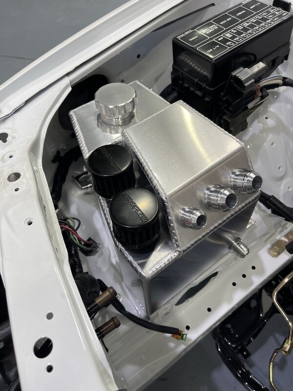 Dahtone Racing R32 GTR catch can/radiator overflow