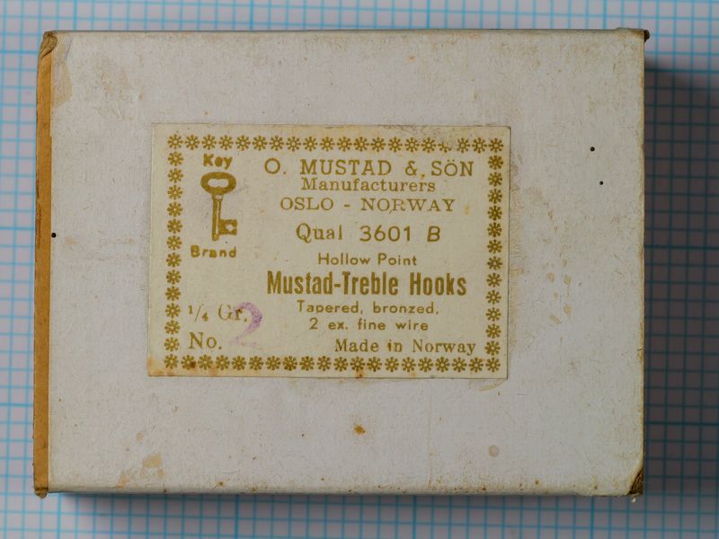 Vintage Mustad 3601 B - Treble Blind Eye, Size 2 (Box of 36)