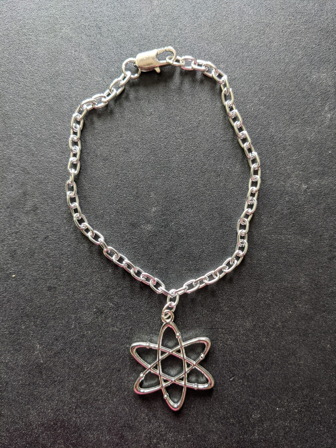 Atom bracelet