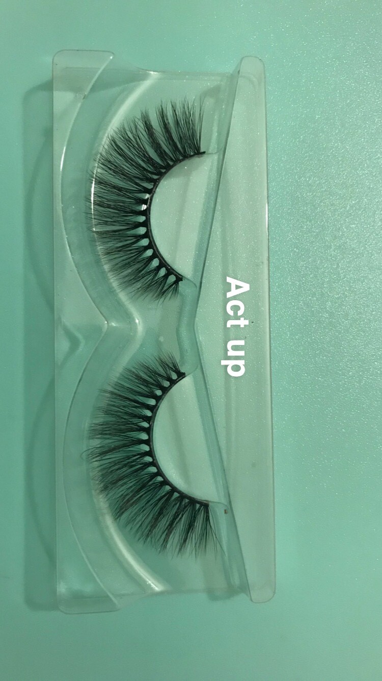 Mink eyelashes in the style “act up”
