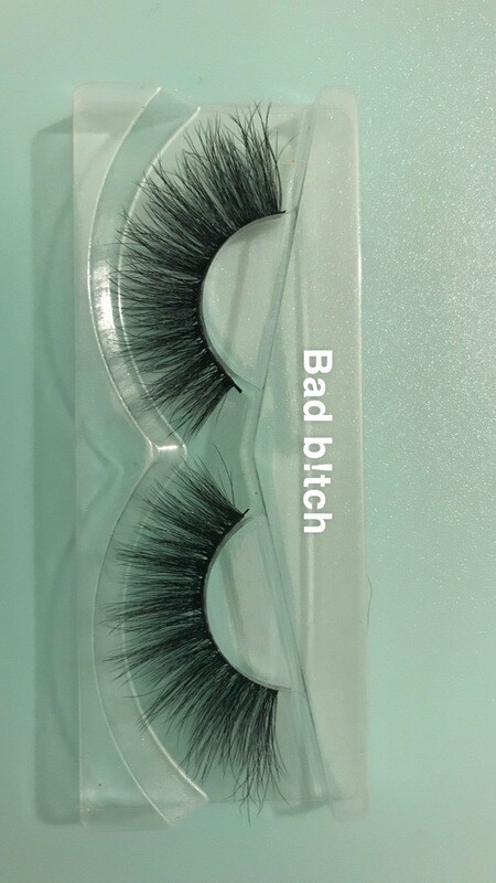 Mink eyelashes in the style “bad b!tch”