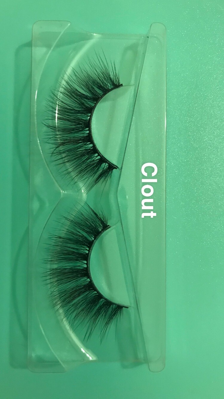 Mink eyelashes in the style “clout”