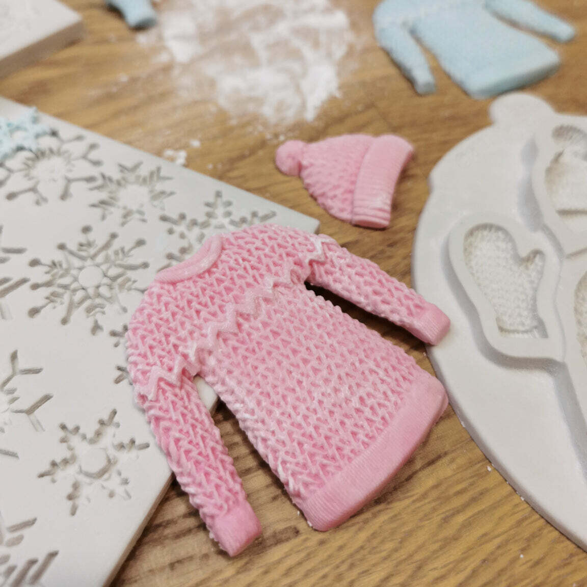 Katy Sue Silicone Mould -KNITTED SWEATER, HAT &amp; MITTENS -Καλούπι Σιλικόνης Πλεκτό Πουλόβερ, Γάντια και Σκούφος
