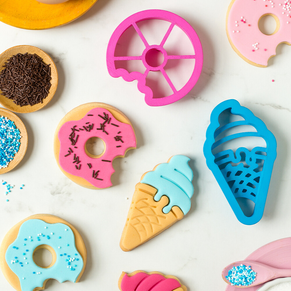 DECORA Cutters -DONUT &amp; ICE CREAM CONE - Σετ 2 πλαστικά κουπ πατ Ντόνατ και Παγωτό