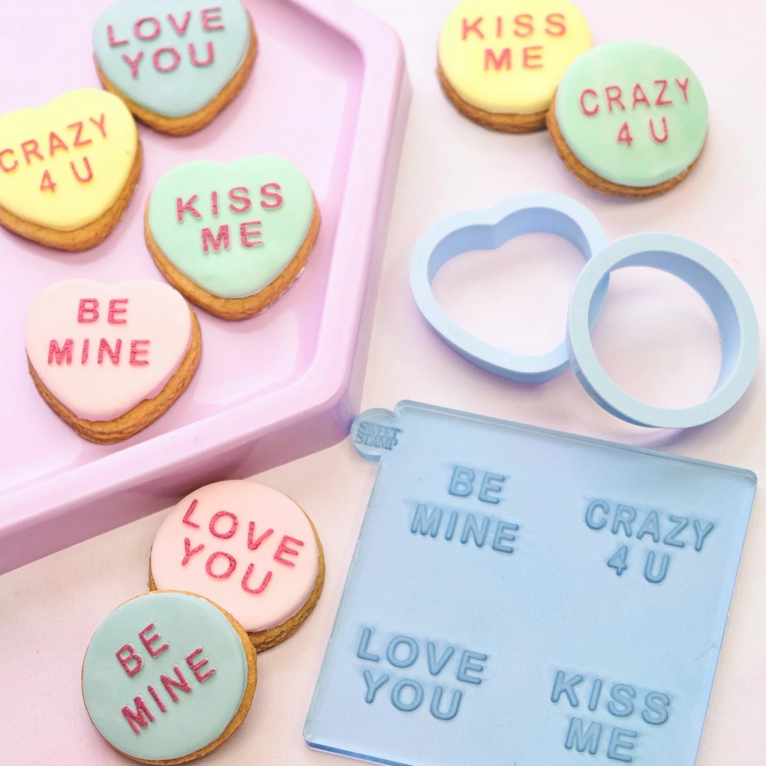 Sweet Stamp -OUTboss Stamp &#39;n Cut - LOVE HEARTS -  2 Πλαστικά Κουπ πατ, Κύκλος και Καρδιά και Σφραγίδα με 4 μηνύματα
