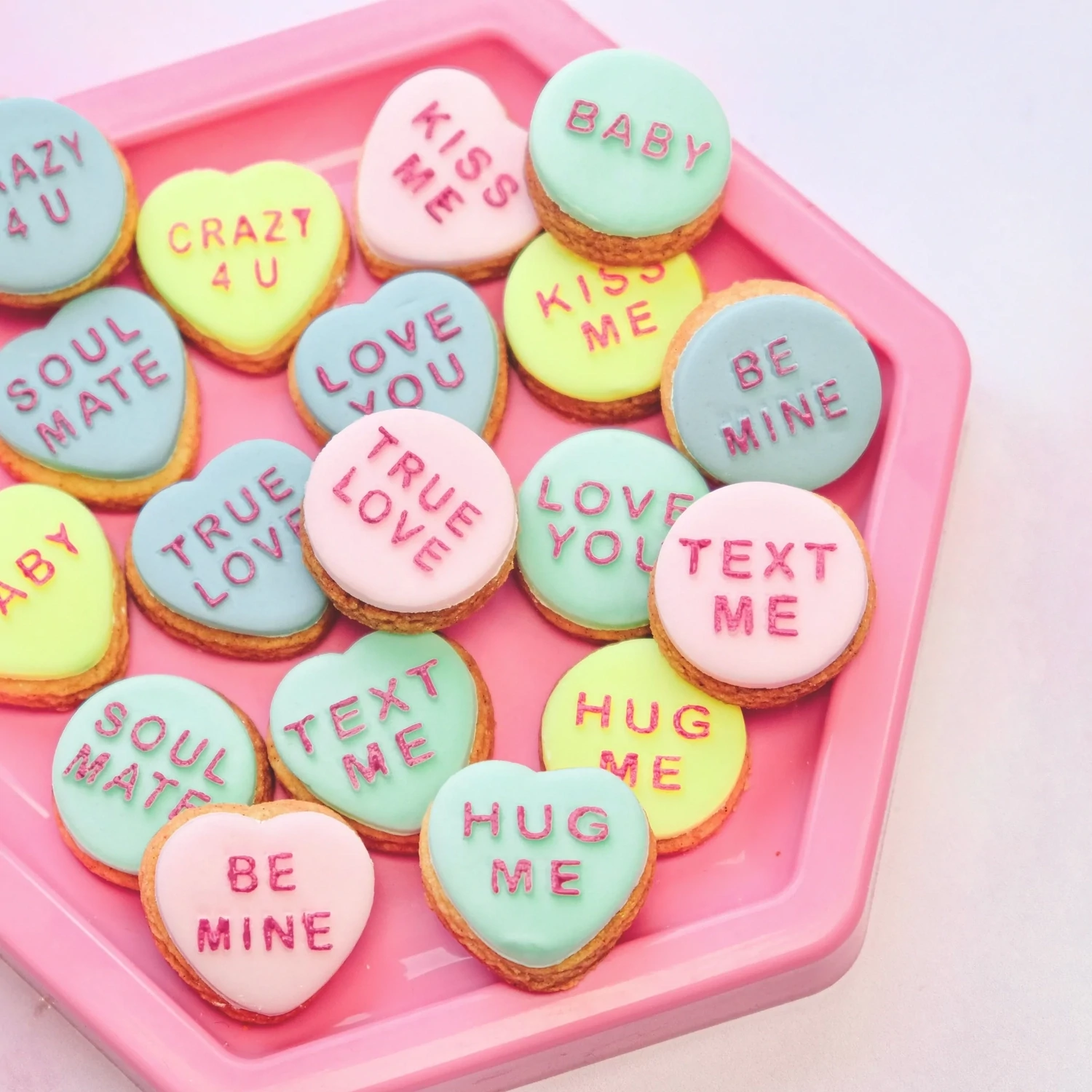 Sweet Stamp -OUTboss Stamp &#39;n Cut - LOVE HEARTS -EXTRA MINI-  2 μικρά Πλαστικά Κουπ πατ, Κύκλος και Καρδιά και Σφραγίδα με 9 μηνύματα