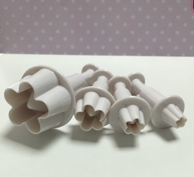 Cake Star Plunger Cutters -BLOSSOM - Σετ 4τεμ κουπ πατ Άνθος με Eκβολέα Cake Star Plunger Cutters -BLOSSOM - Σετ 4τεμ κουπ πατ Άνθος με Eκβολέα