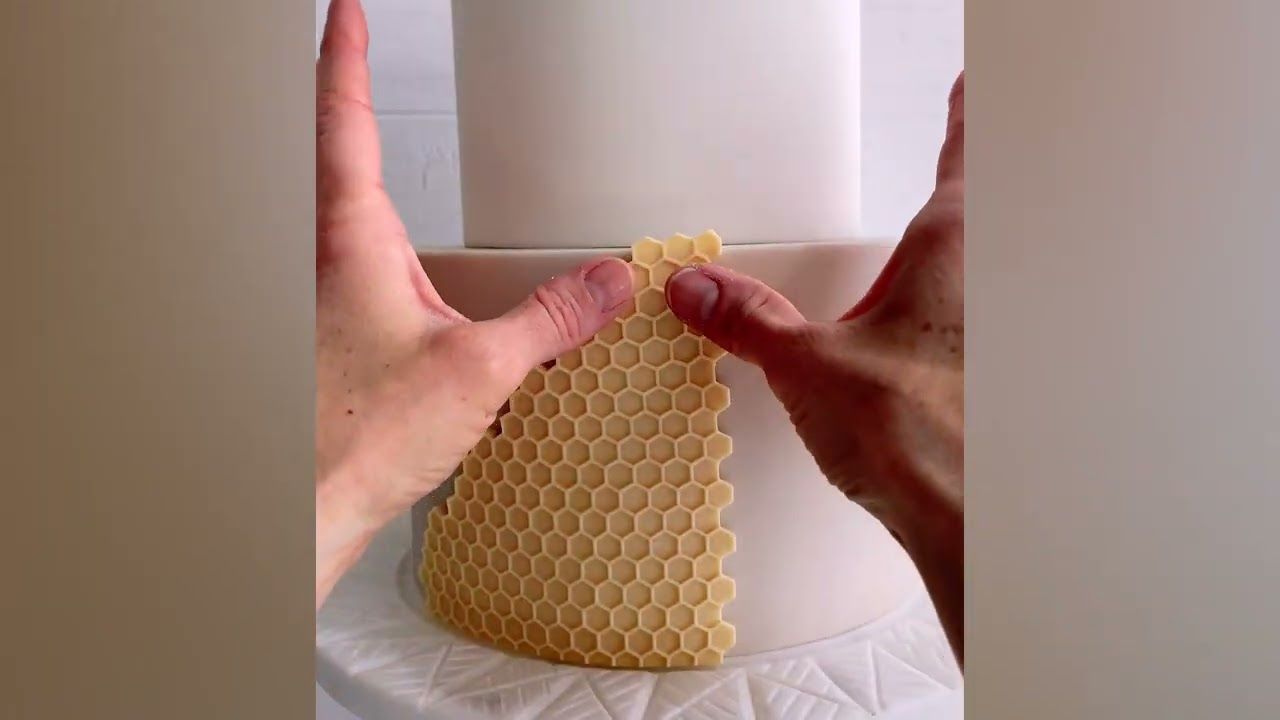 Katy Sue Silicone Embossing Mat -Continuous HONEYCOMB &amp; BEES Πατάκι Σιλικόνης Κηρήθρα &amp; Μέλισσες