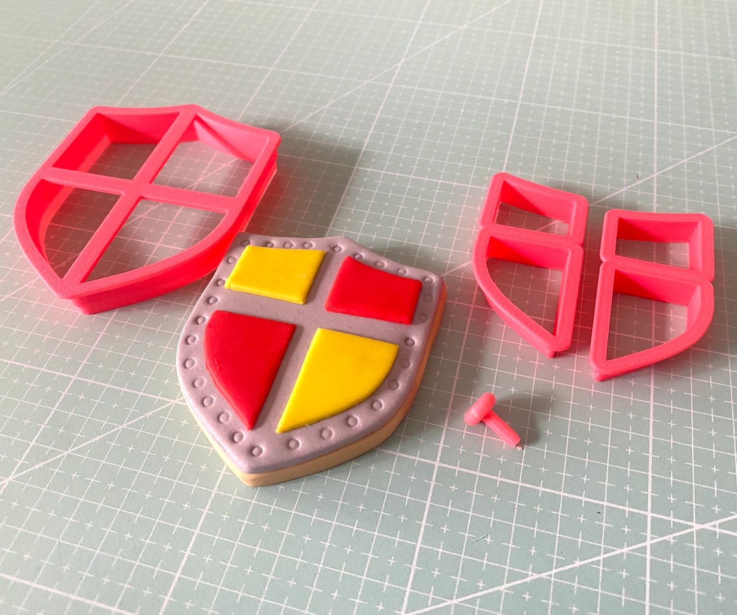 CBS Σετ 4τμχ κουπάτ KNIGHT&#39;S SHIELD 7εκ, 8εκ, 9εκ-Κουπάτ Ασπίδα Ιππότη