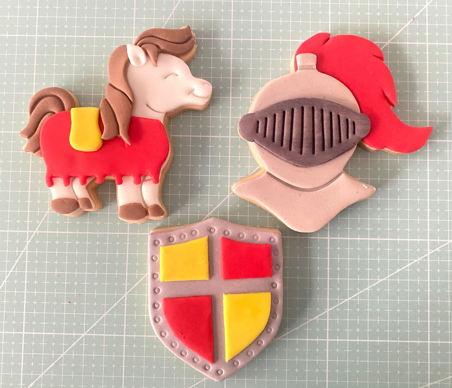 CBS Σετ 4τμχ κουπάτ KNIGHT&#39;S SHIELD 7εκ, 8εκ, 9εκ-Κουπάτ Ασπίδα Ιππότη