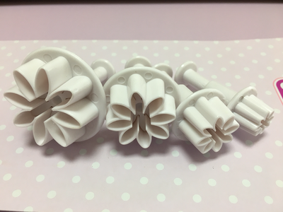 Cake Star Plunger Cutters -DAISY -Σετ 4τεμ κουπ πατ Mαργαρίτες με Eκβολέα