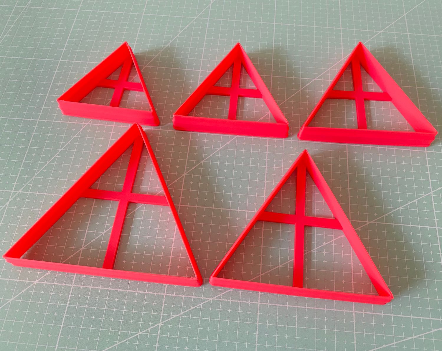 CBS Geo-Cutters -EQUALATERAL TRIANGLE -Σετ 5 Κουπάτ Τρίγωνα 6-10εκ