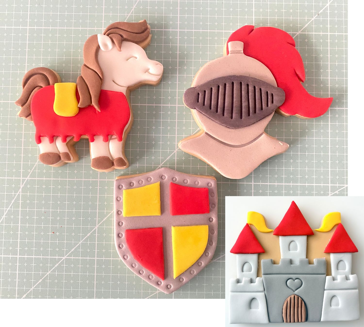 CBS Σετ 5τμχ κουπάτ KNIGHT'S HELMET  8εκ, 9εκ ή 10εκ-Κουπάτ Περικεφαλαία Ιππότη