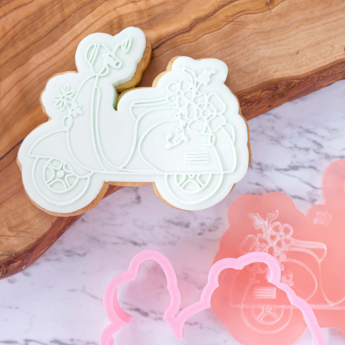 SALE!!! Sweet Stamp -OUTboss Stamp 'n Cut -FLORAL MOPED - Κουπ Πατ και Σφραγίδα Μηχανάκι/Βέσπα με Λουλούδια-