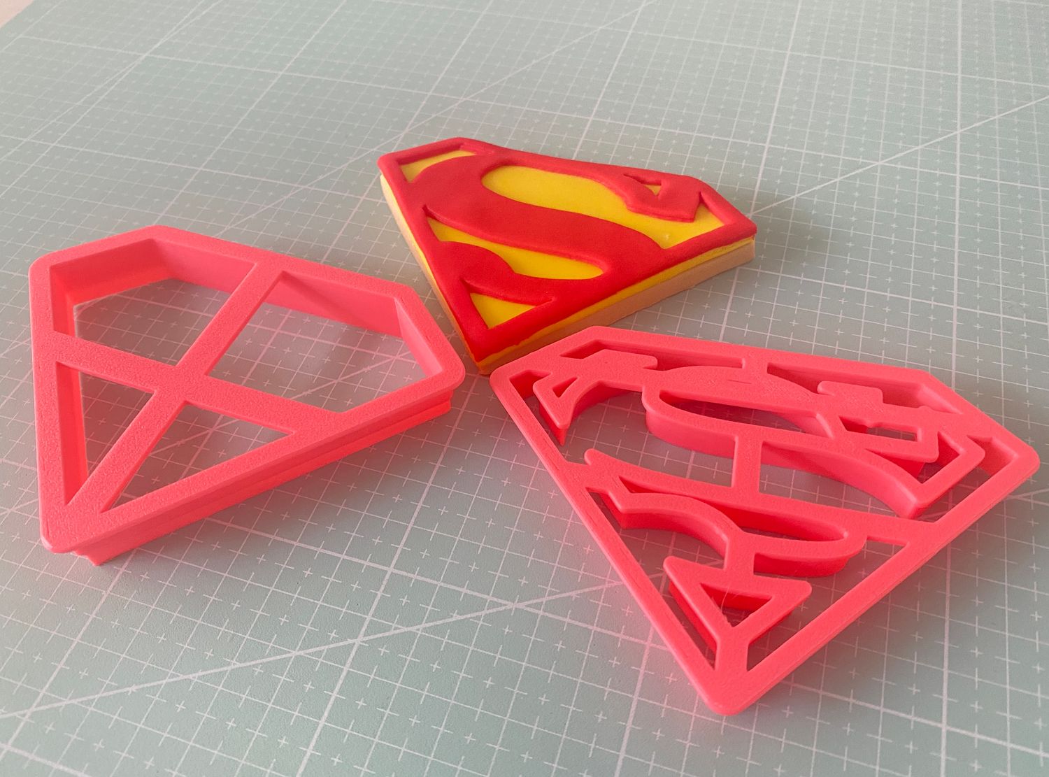 CBS Σετ 2 τμχ κουπάτ SUPERMAN LOGO 10εκ- Σήμα Σούπερμαν