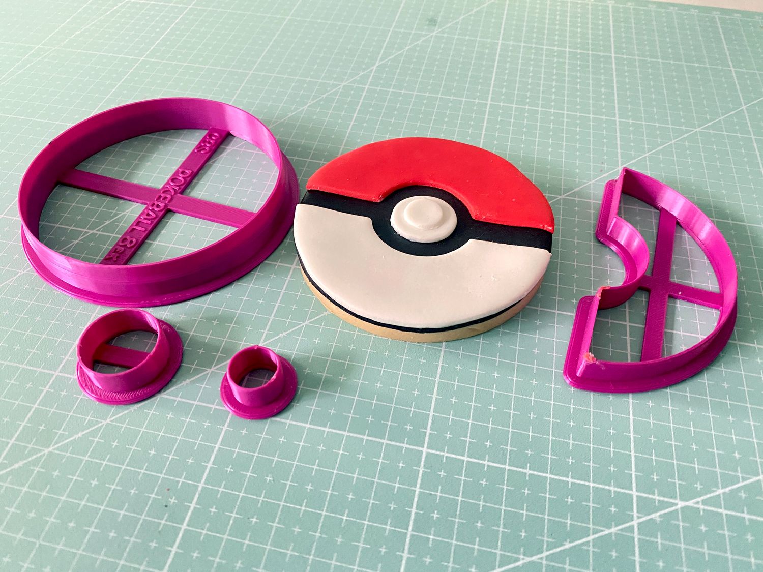 CBS Σετ 4τμχ κουπάτ POKE BALL  (POKEMON) 8εκ, 9εκ ή 10εκ-Μπάλα Πόκεμον
