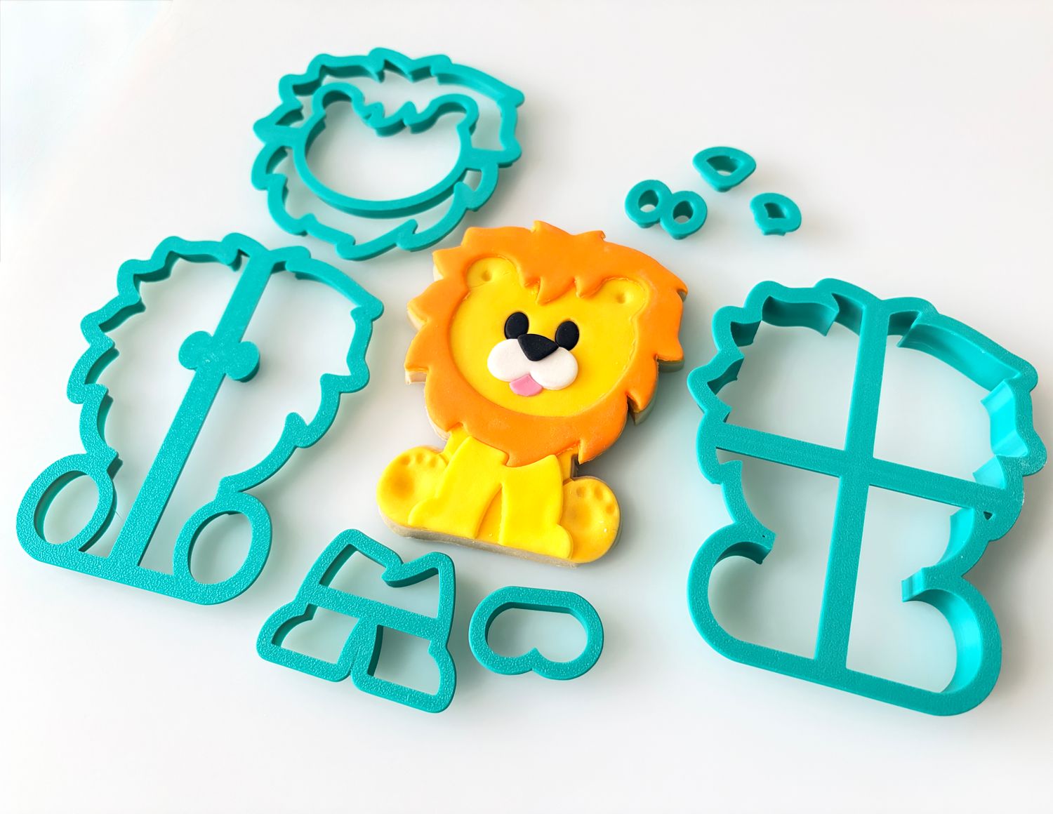 CBS Σετ 8 τμχ κουπάτ BABY LION 9εκ ή 10εκ - Λιοντάρι