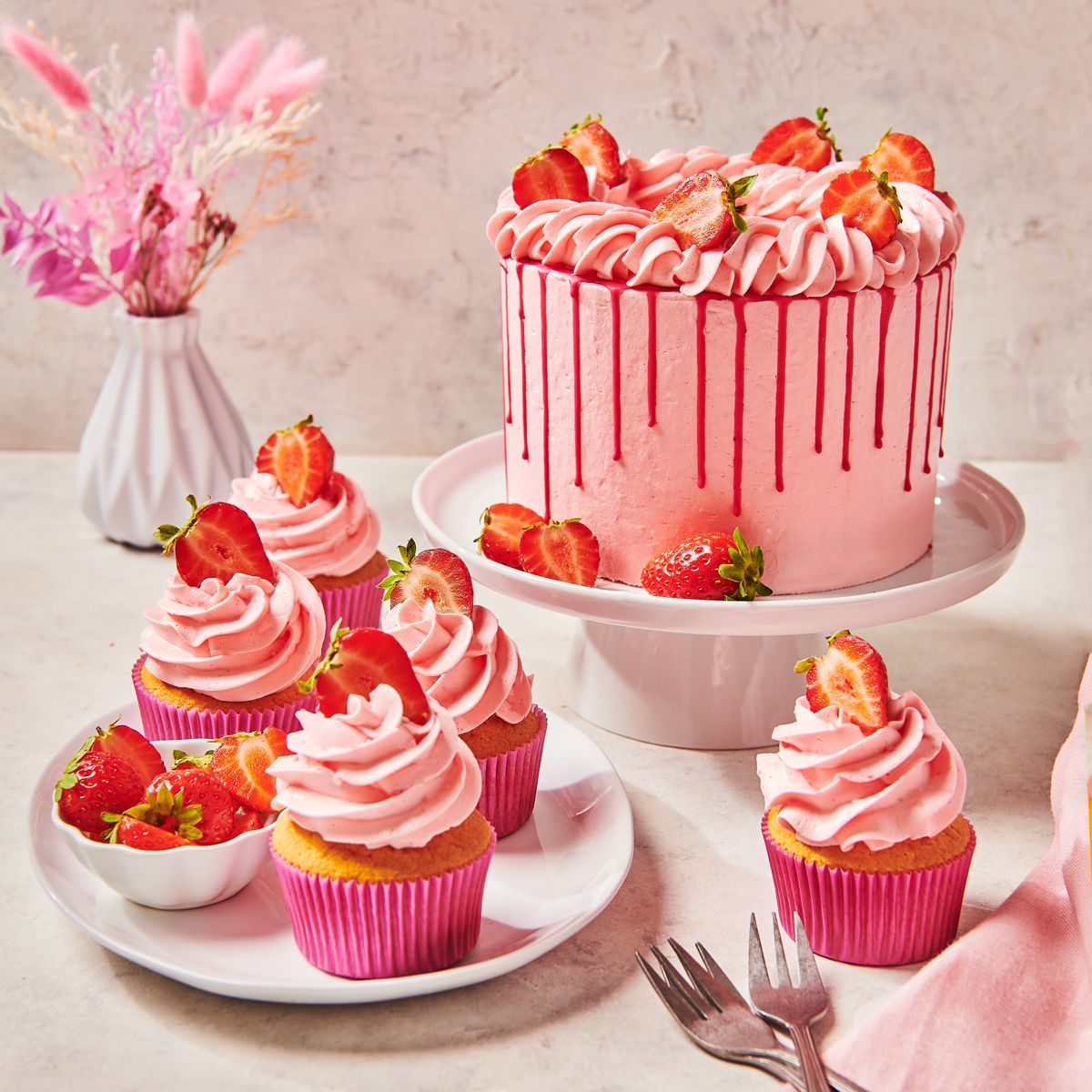FunCakes Mix for ENCHANTED CREAM -STRAWBERRY 450γρ - Μείγμα για Απαλή Βελούδινη Κρέμα με Γεύση Φράουλα