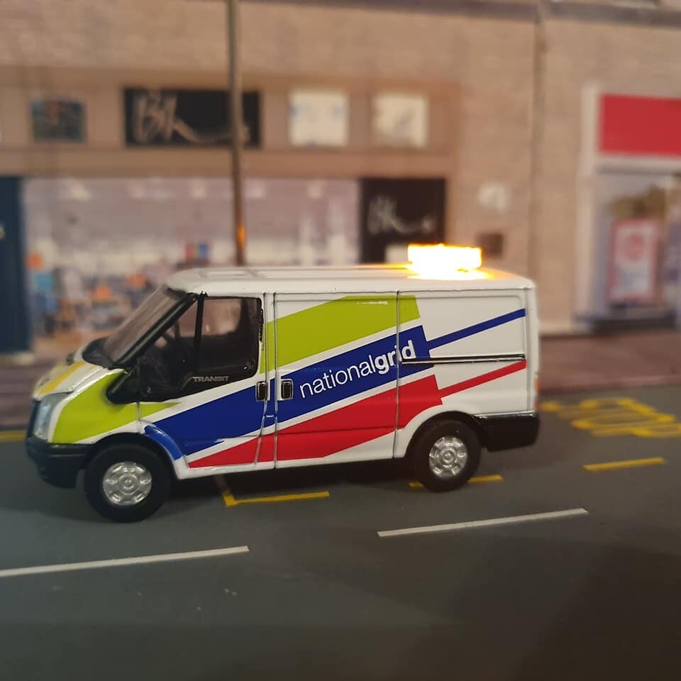 76FT035 - Oxford Diecast Ford Transit National Grid with Leigh Models and Hobbies Light Bar