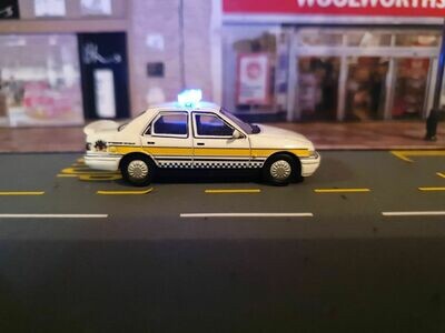 76FS002 - Oxford Diecast Ford Seirra Saphire Police Car with Leigh Models and Hobbies Light Bar