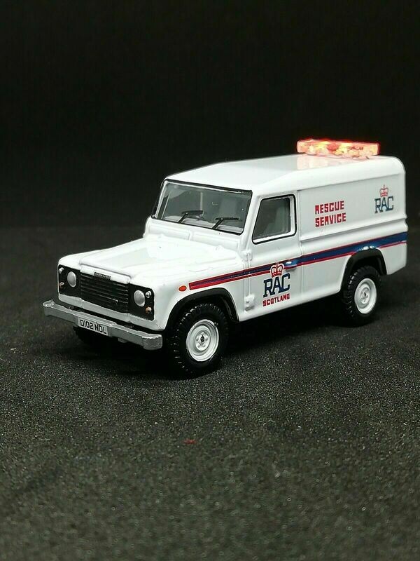 76DEF015 - Landrover Defender  RAC with Leigh Models and Hobbies Light Bar