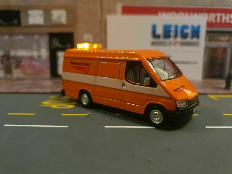 76FT3007 - Ford Transit MK3 Network Rail with Leigh Models and Hobbies Light Bar