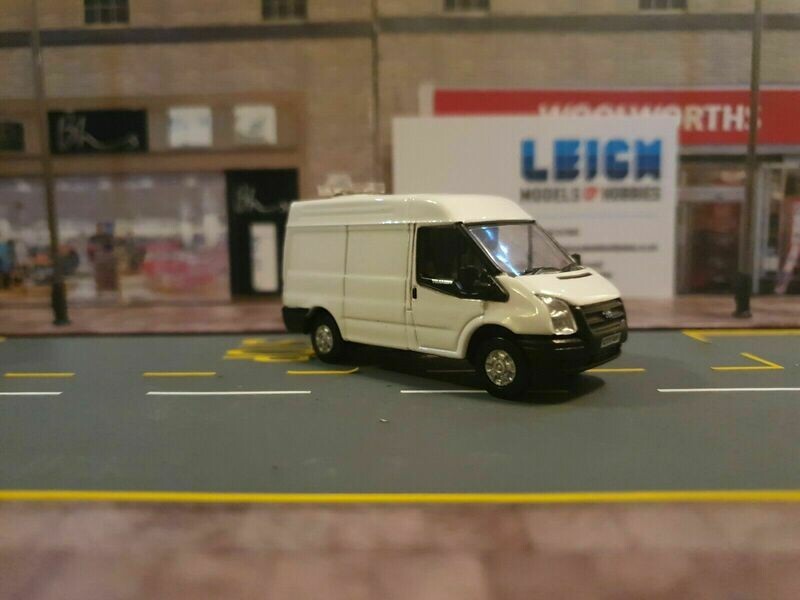 76FT001 - Ford Transit Frozen White Medium Top with Leigh Models and Hobbies Light Bar