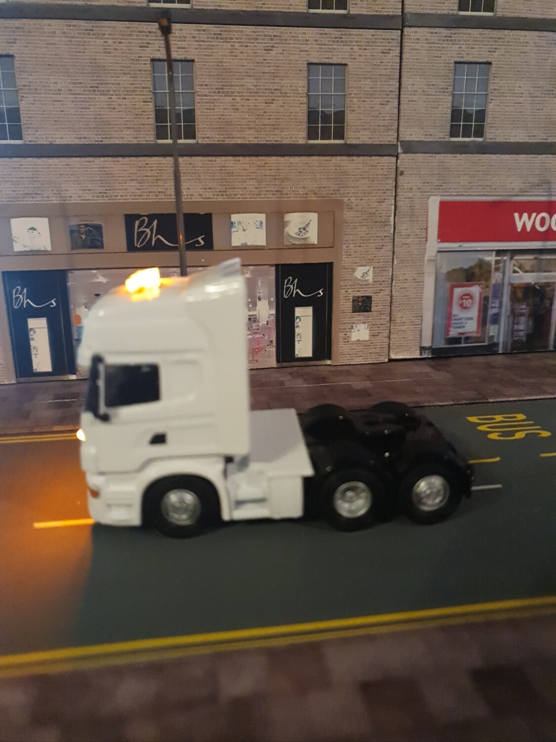 76WHSCACAB - Scania Cab White with Leigh Models and Hobbies Light Bar