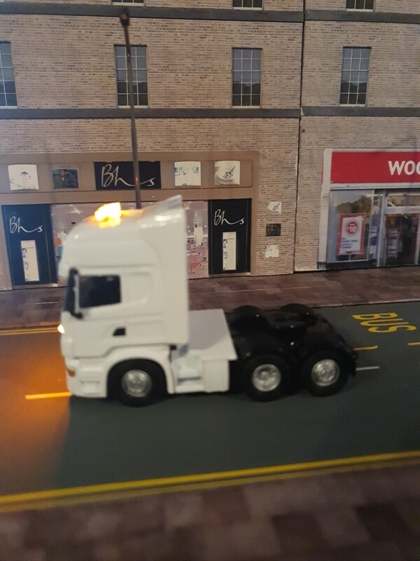 76WHSCACAB - Scania Cab White with Leigh Models and Hobbies Light Bar