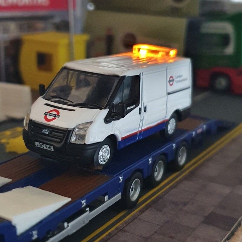 76FT031 - Ford Transit SWB Low Roof London Underground with Leigh Models and Hobbies Light Bar