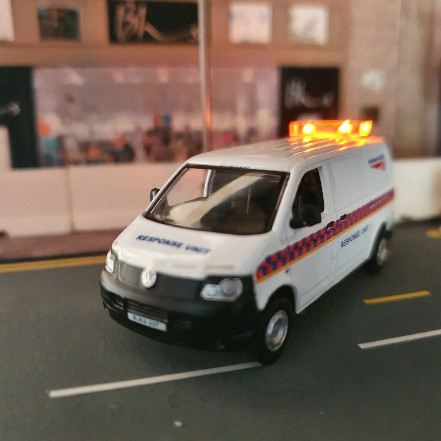 76T5V004 - VW T5 Network Rail with Leigh Models and Hobbies Light Bar