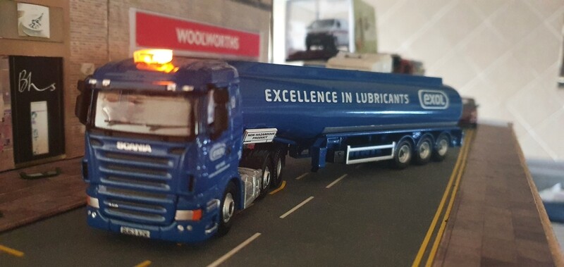 76SHL04TK - Scania Highline Tanker Exol with Leigh Models and Hobbies Light Bar