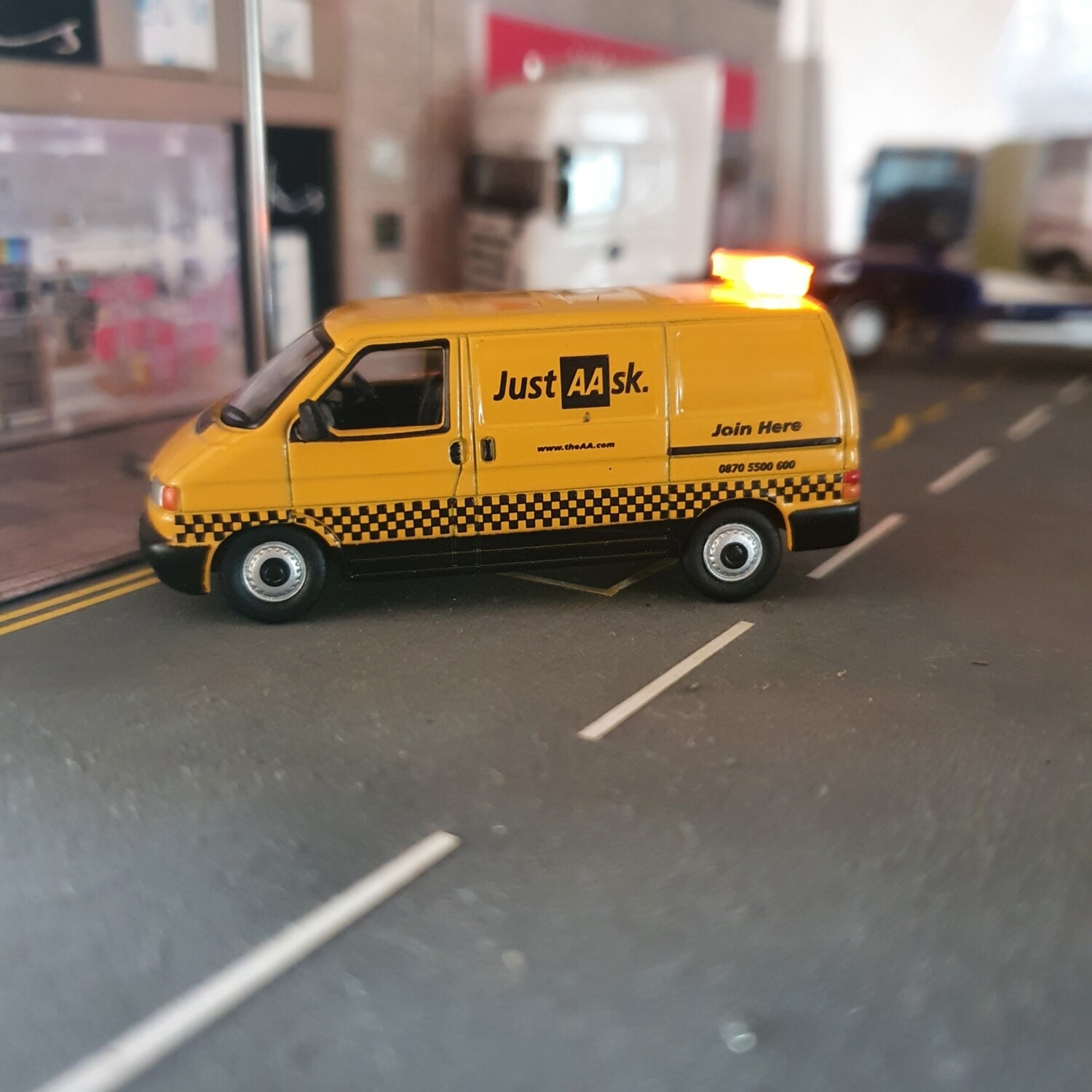 76T4006 - VW T4 AA Van with Leigh Models and Hobbies Light Bar