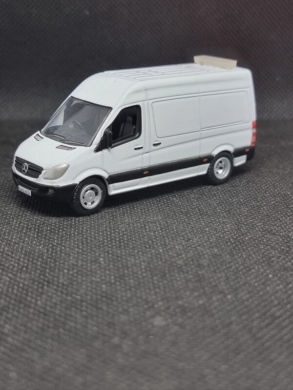 76MSV004 - Mercedes Sprinter White with Leigh Models and Hobbies Light Bar