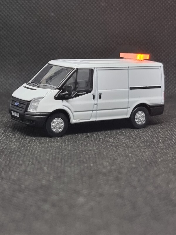 76FT036 - Ford Transit SWB Low Roof Frozen White with Leigh Models and Hobbies Light Bar