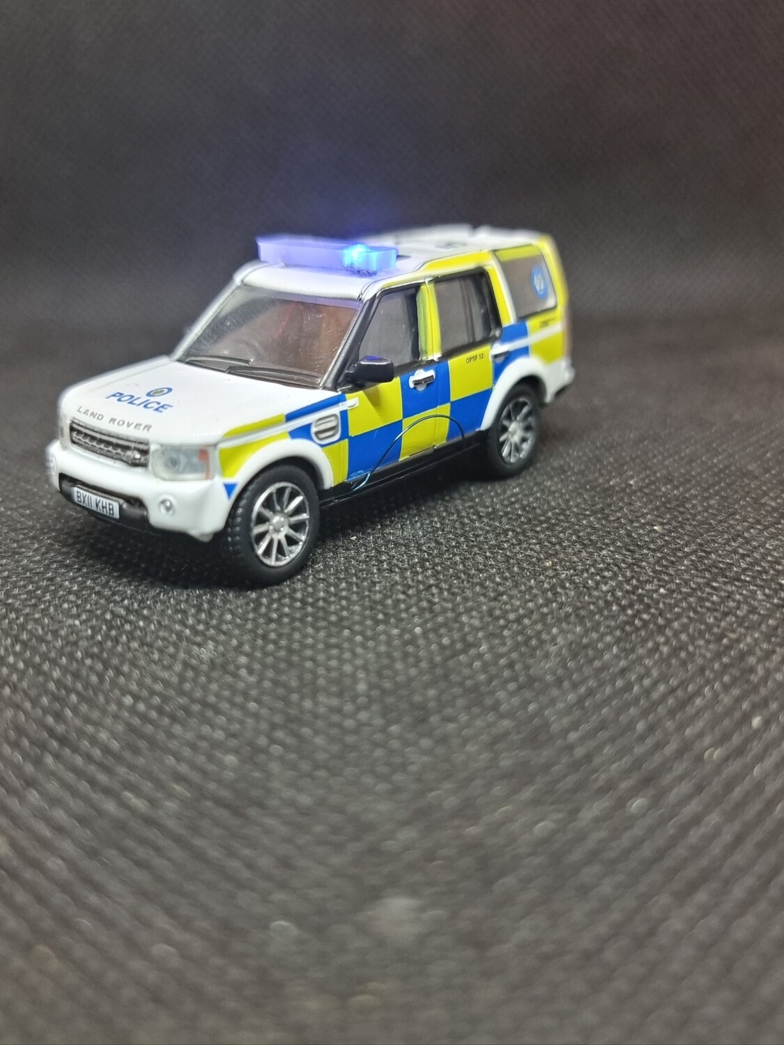 76DIS006 - Landrover Discovery 4 West Midlands Police with Leigh Models and Hobbies Light Bar